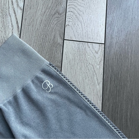 Bombshell Gray High-Waisted Leggings - Picture 2 of 7